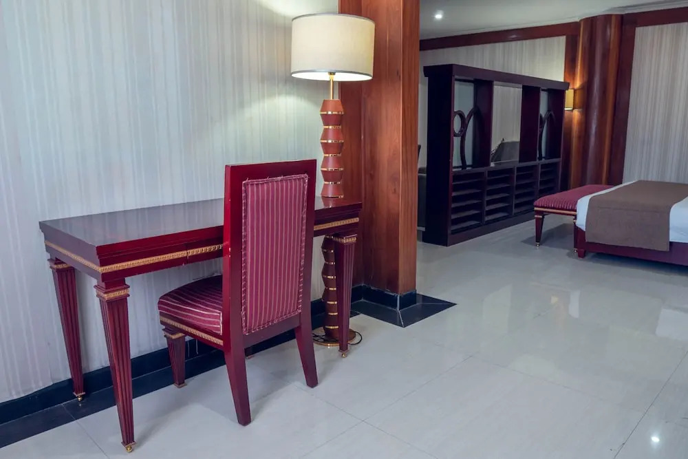 Peacock All Suites