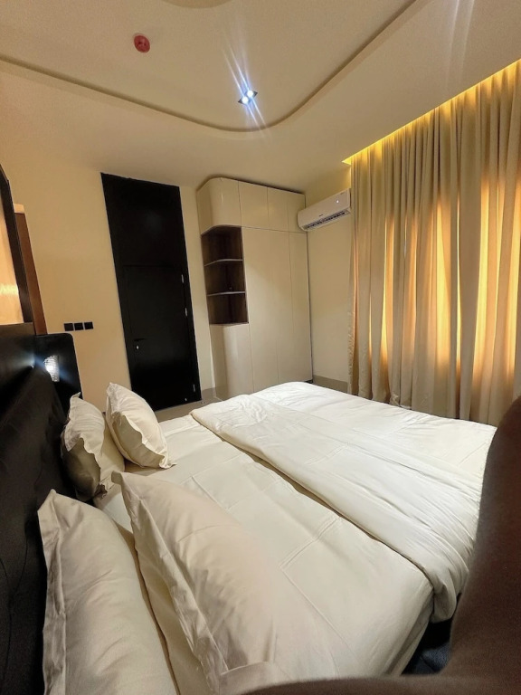 Lia's Court Apartment
