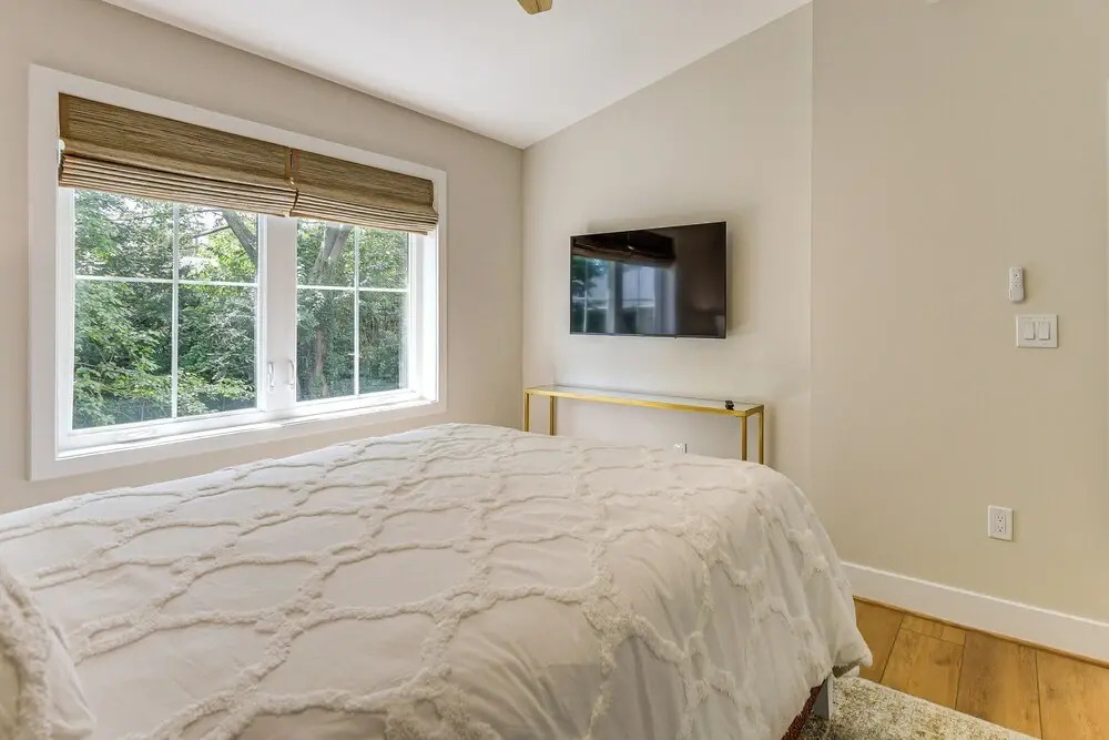 1 Block to Usna Stadium: Modern Annapolis Home!