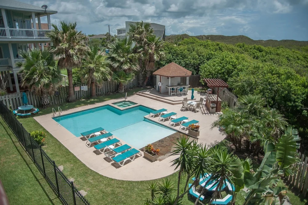 135 Sea Breeze Coastal Chic Cutie - One Bedroom Condo