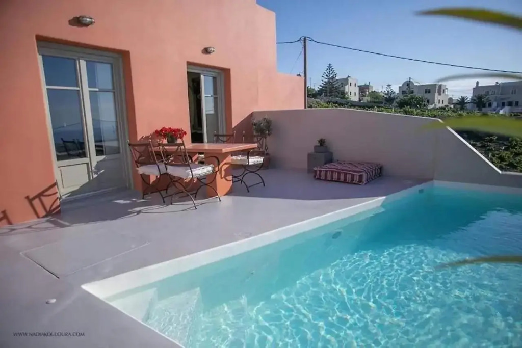 Pink Freud Villas Santorini