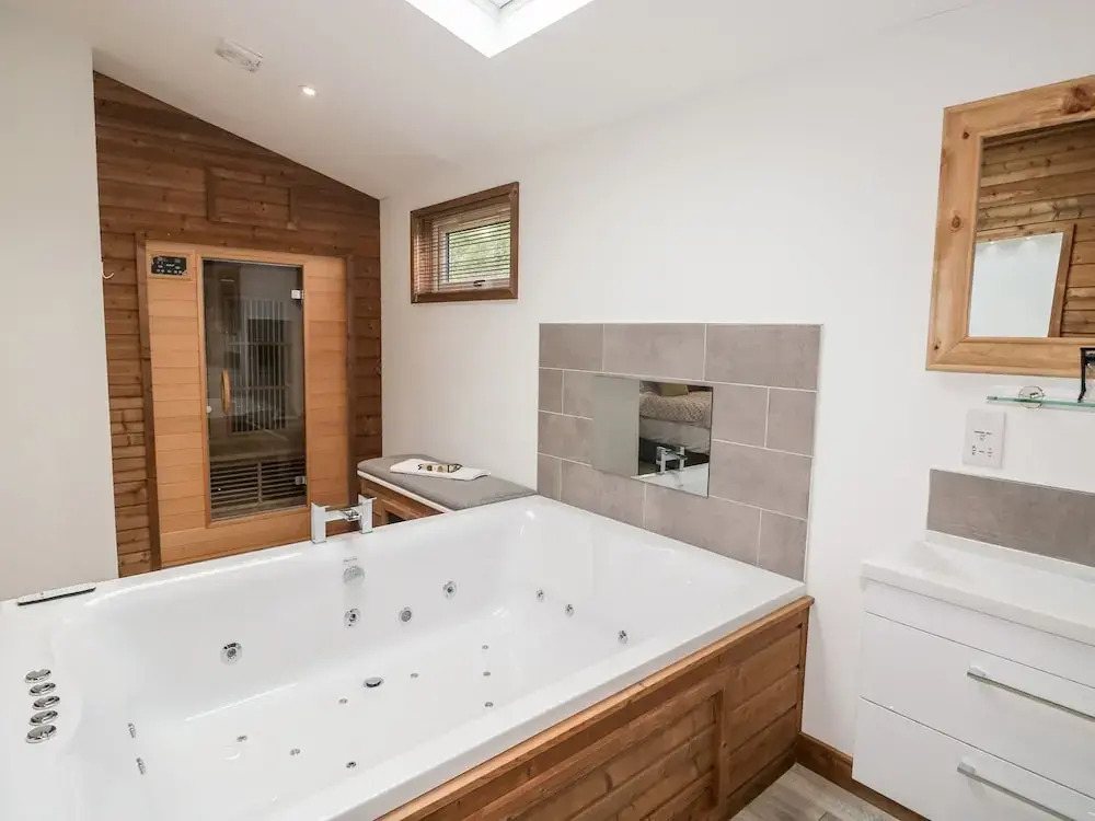 2 Meadow Retreat