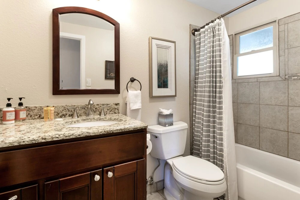 925 Red Sandstone 3 Bedroom Condo by RedAwning
