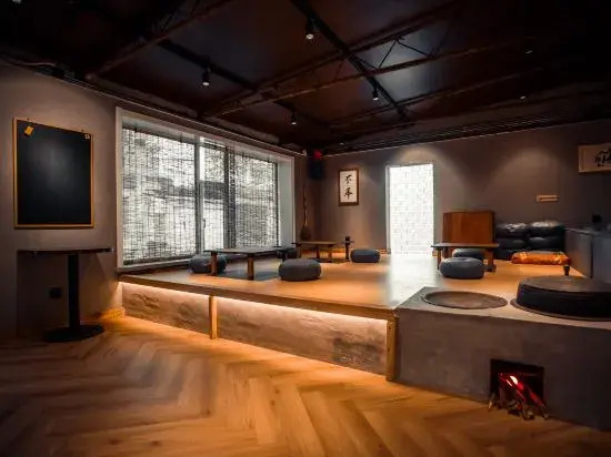 Bu'er Folk Youth Hostel (Yanji Yanbian University West Market Store)