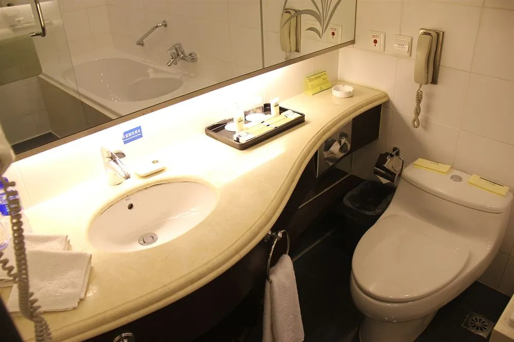 Jade Palace Hotel
