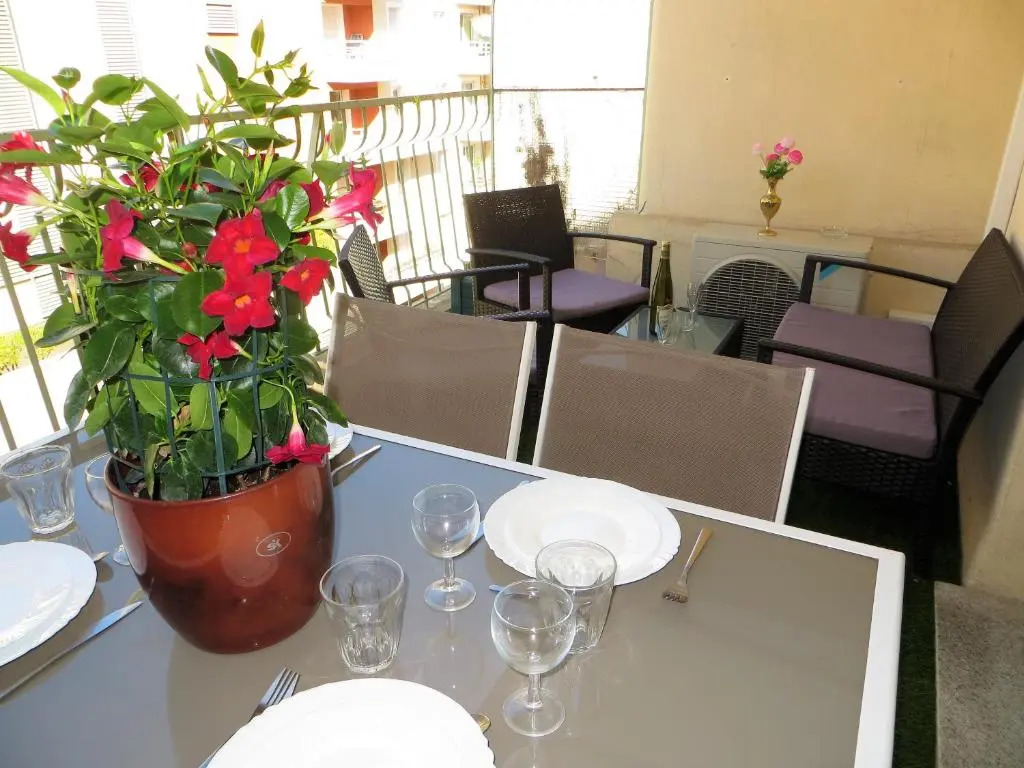 9 Avenue De Carras