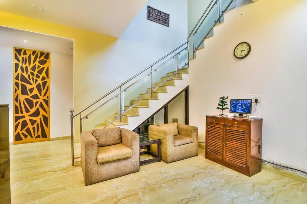 FabHotel Rallkmas - DLF Phase 2 & MG Road Metro