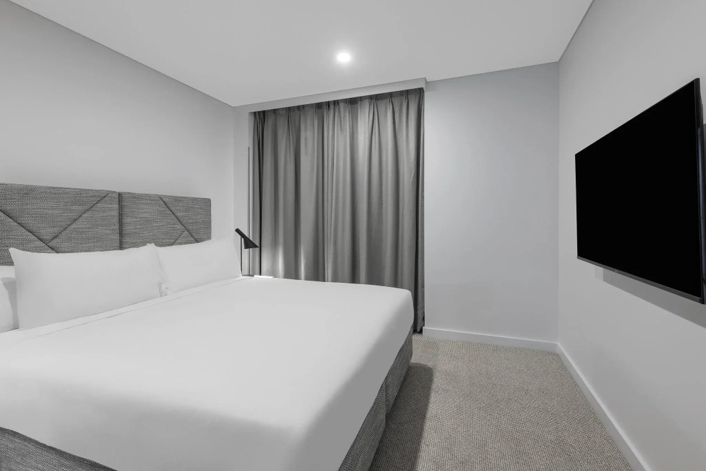 Meriton Suites Canberra