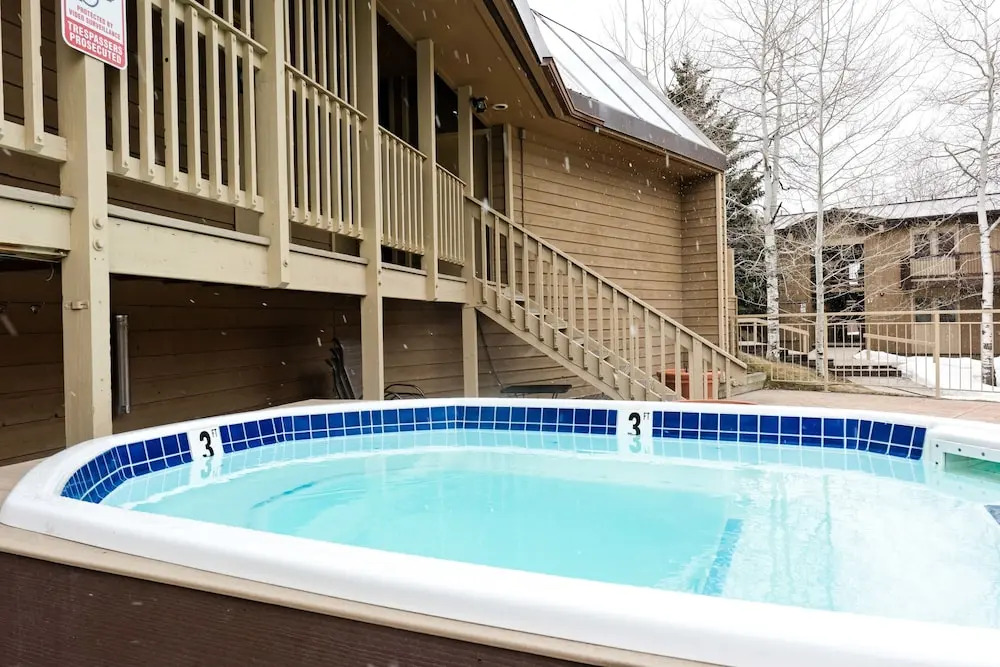 Upper Woodbridge #14-AB - 2 Br Condo