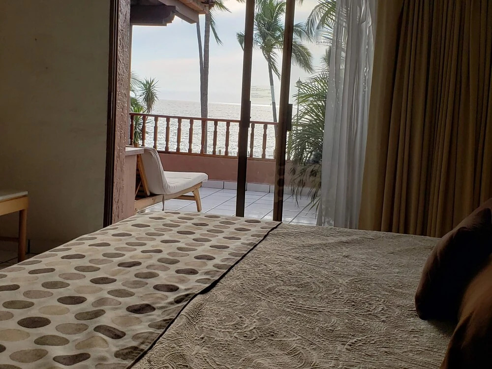 Villa Facing the Beach in a Large Terrace 7 Pools, Tennis Courts, 247 Security