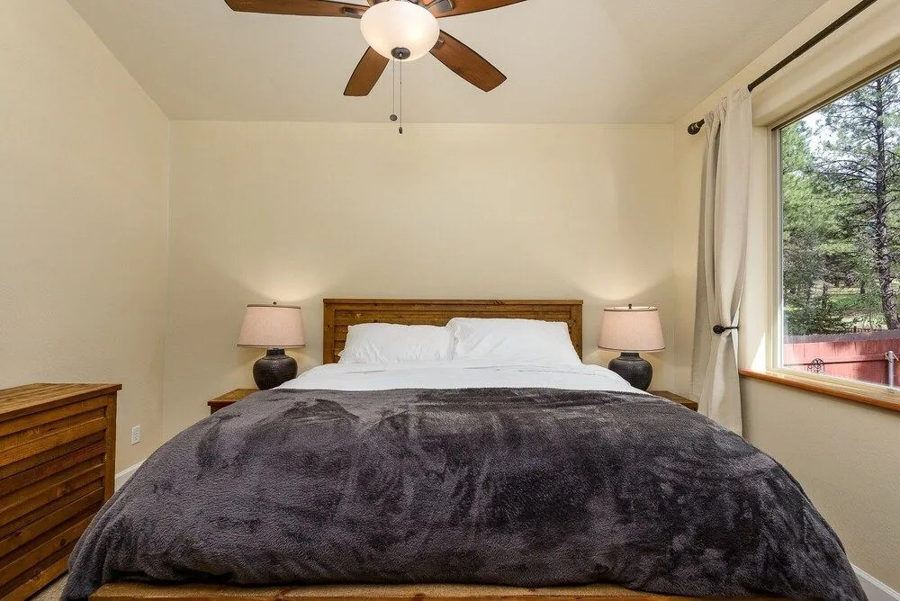 Ponderosa Retreat 4 Bedroom Home by Redawning