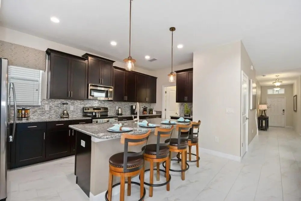 Amazing 5 Bedroom Home With Private Pool Home