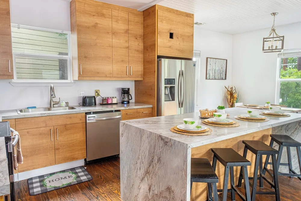 Cozy and Gorgeous 2br/1ba Near Amazing Downtown