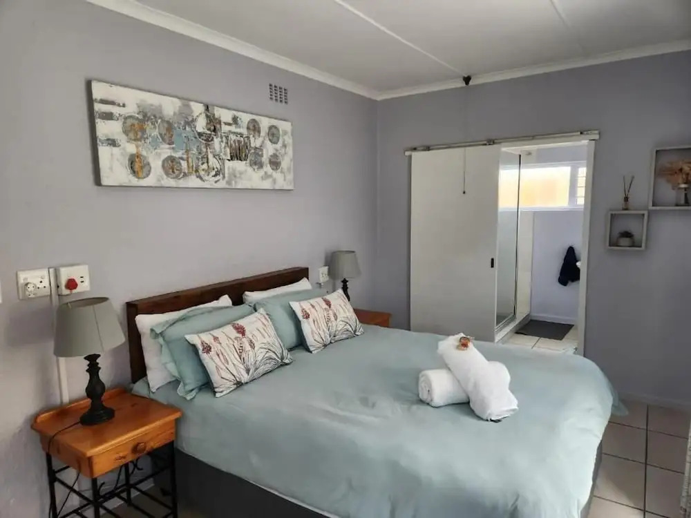25 On Main Struisbaai