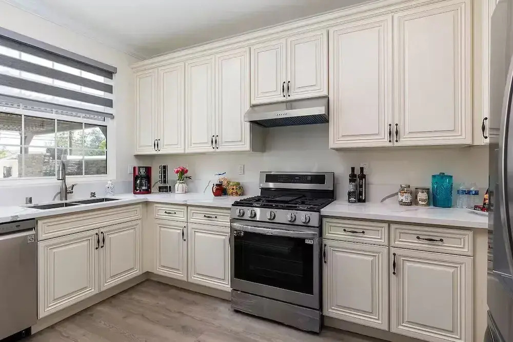 Luxurious Pasadena Home w Parking Near Old Town