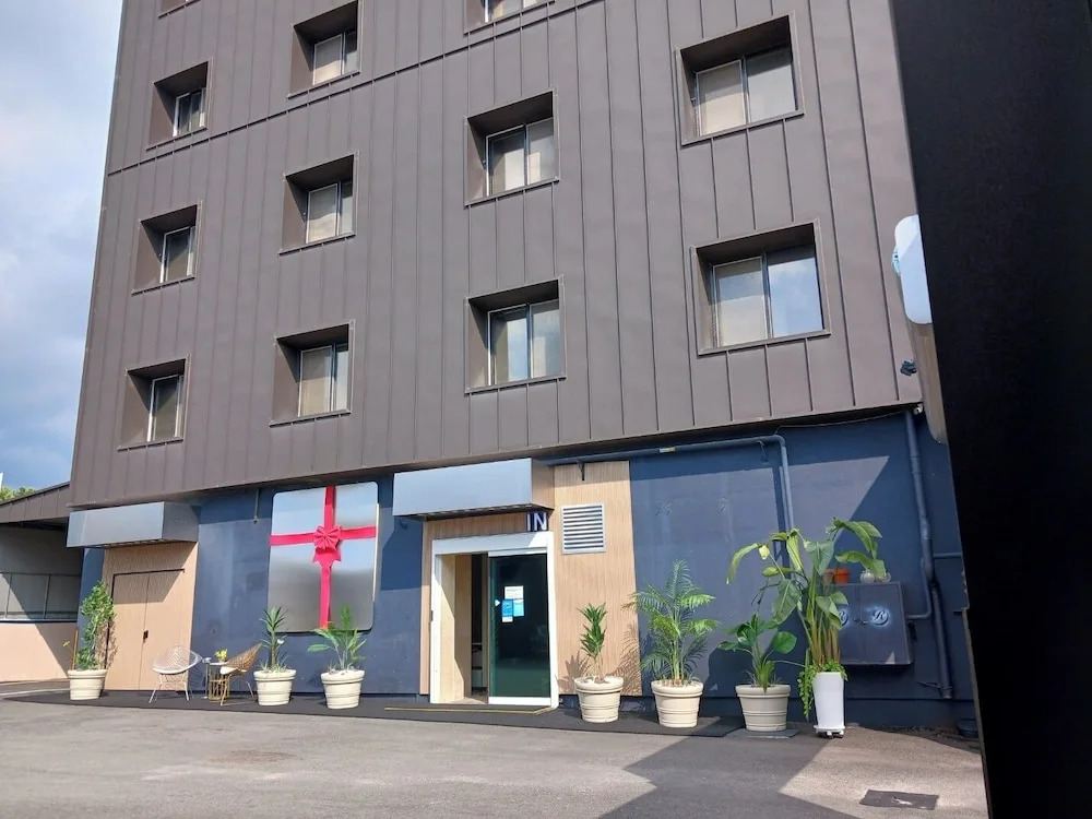 Hotel the Rest