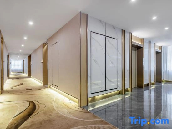 Jifeng International Hotel (Kuqa High-speed Rail Station Donghu Branch)