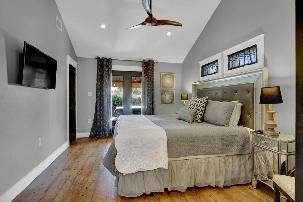 New! Luxury Home 1blk From Main St W/hot-tub&grill