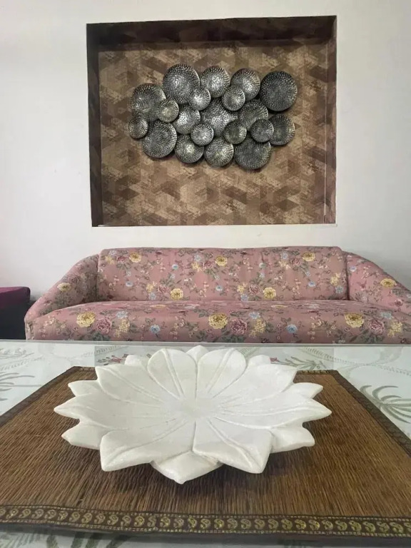 Serene Lakeside Homestay