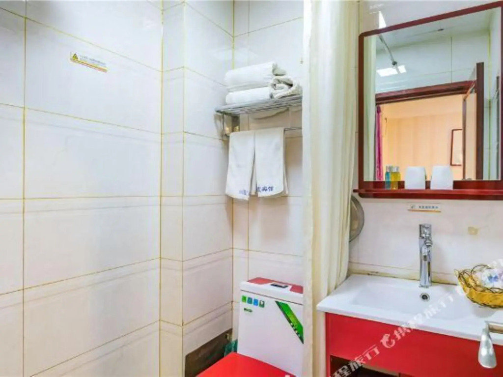 Super 8 Hotel (Wudaokou subway station, Beijing)