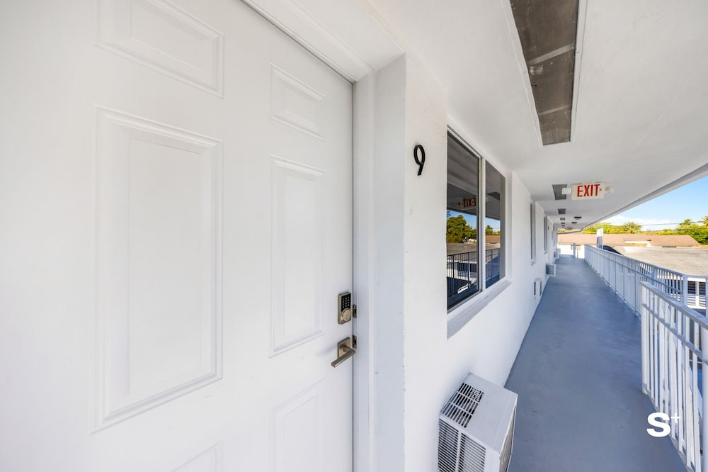 Miami Retreat 1-BD - Parking and Gym