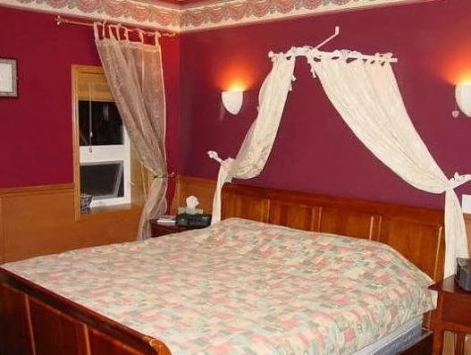 Bears Den Guest House