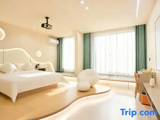 Yunshe·High-altitude View Smart Cinema Homestay (Yanji Yanbian University West Market Branch)