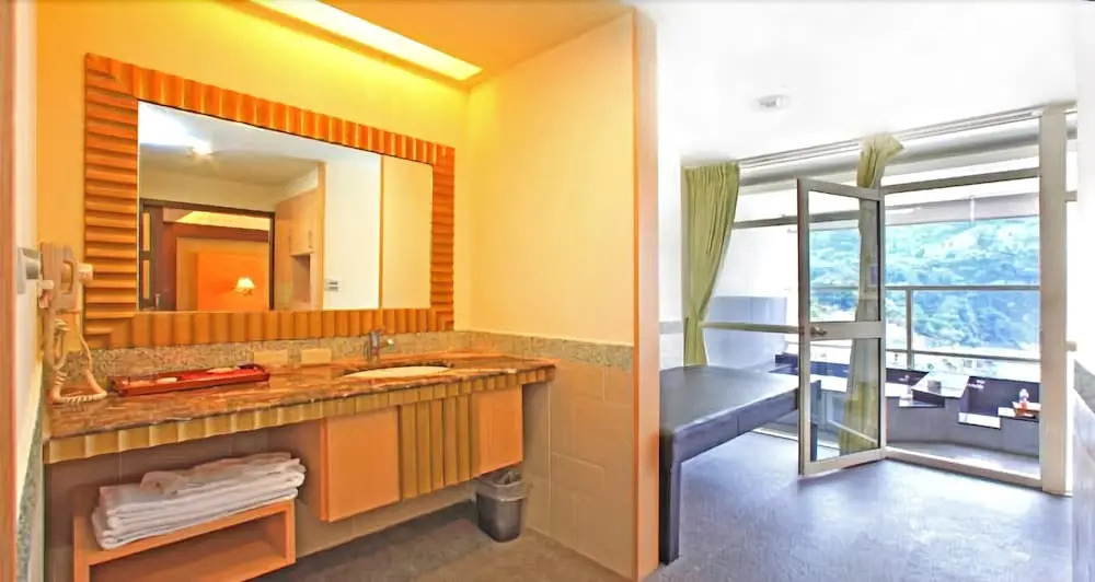 Li Chih Thanl Thuei Hot Spring & Resort