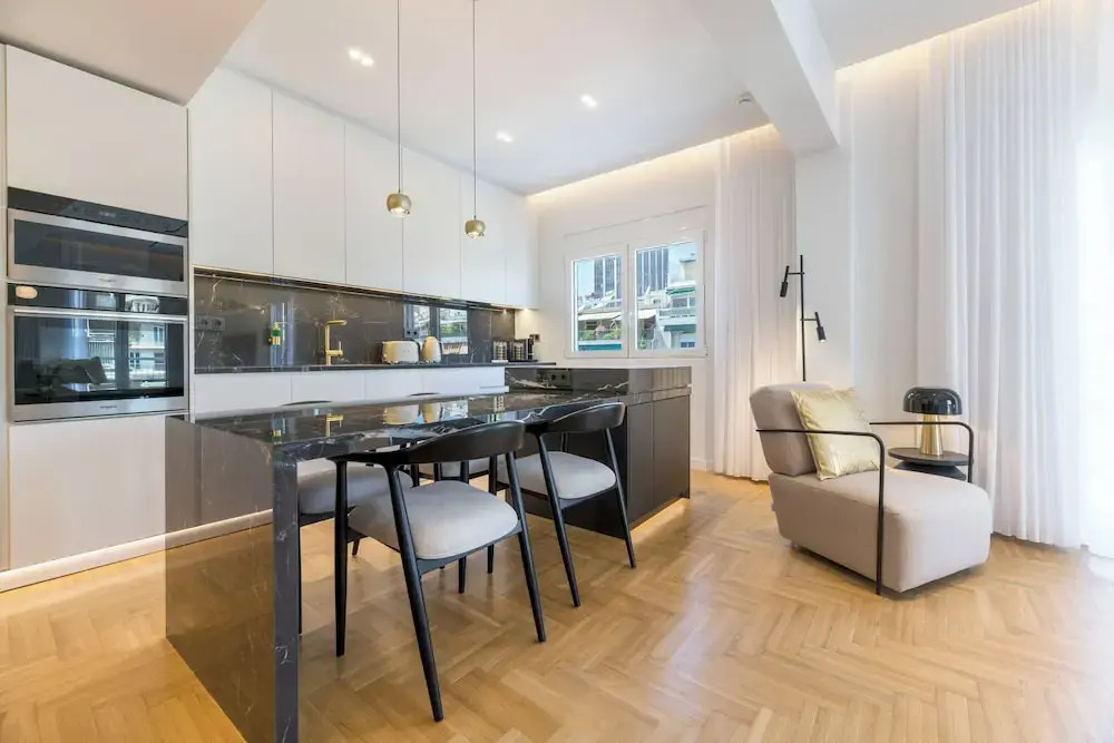 Michalakopoulou Cover & Bright Apartment