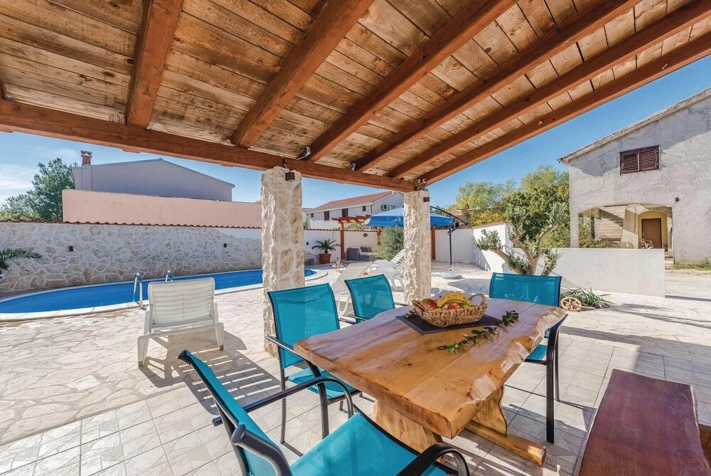 Two-Bedroom Holiday Home In Privlaka-Sabunike