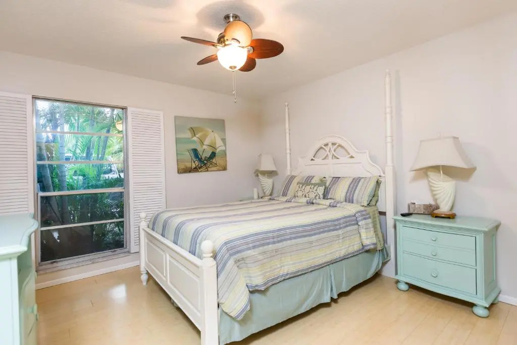 Crescent Street 1138 A, pet-friendly, 2 bedrooms, Pool, Walk to the beach