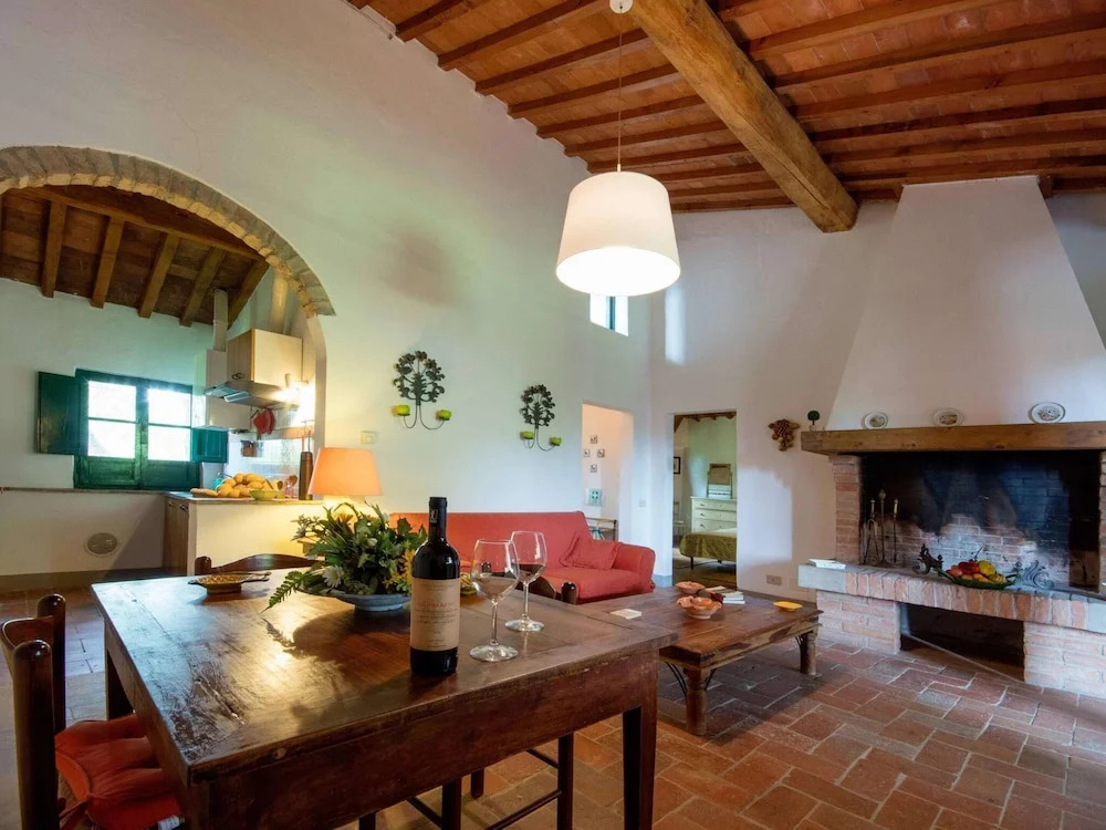 Apartment with large garden and pool on the hills of Pisa