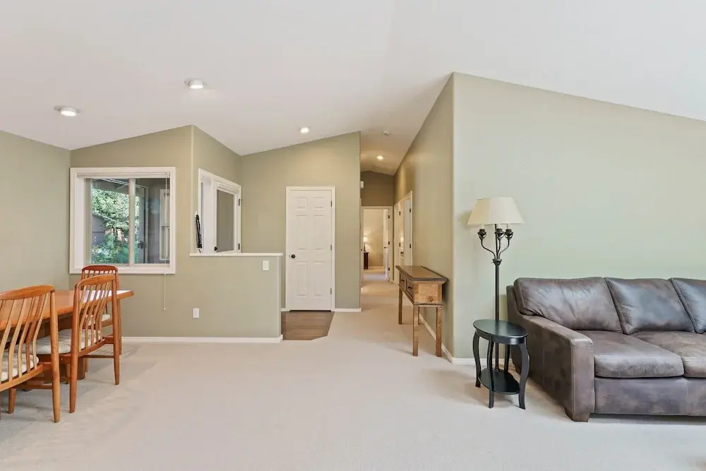6 Dutchman 3 Bedroom Home