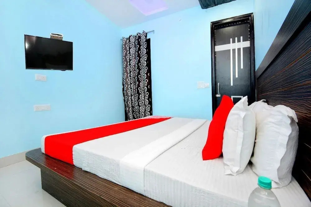 Hotel Royal Lifestyle By OYO Rooms