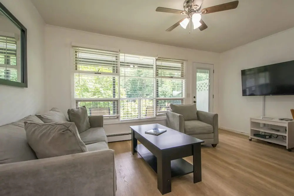 Lakeview 1BR Condo w Deck Walk to Village