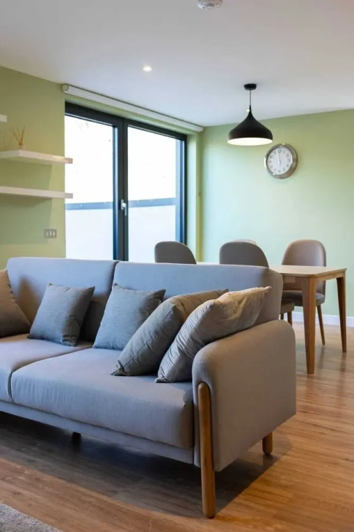 Amazing 2 Bedroom Apartment With Views of Edinburgh Castle