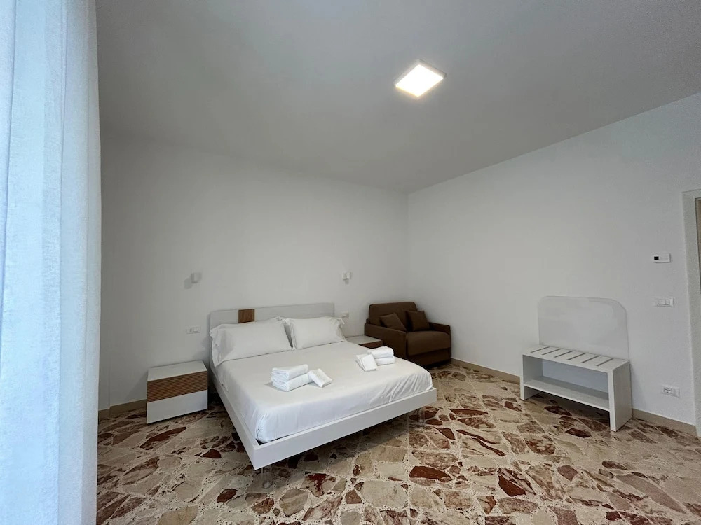 My50s in Monopoli With 4 Bedrooms and 2 Bathrooms