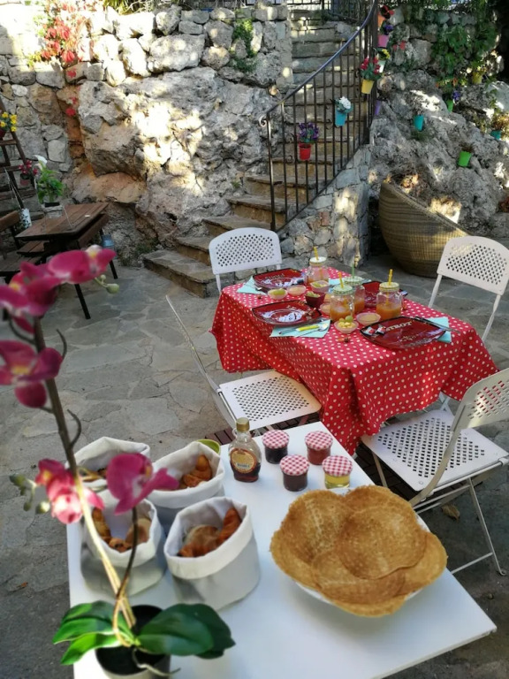 Bastide Provençale Les Mûriers dEngaspaty