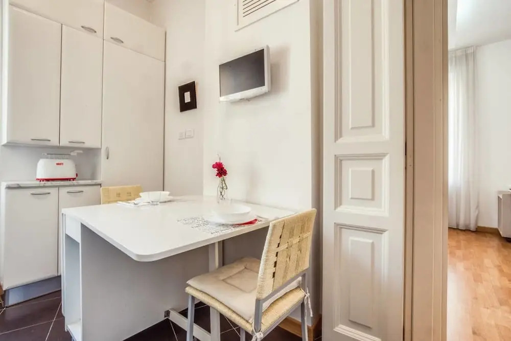 Bright and Modern 2 bed Flat Near San Giovanni