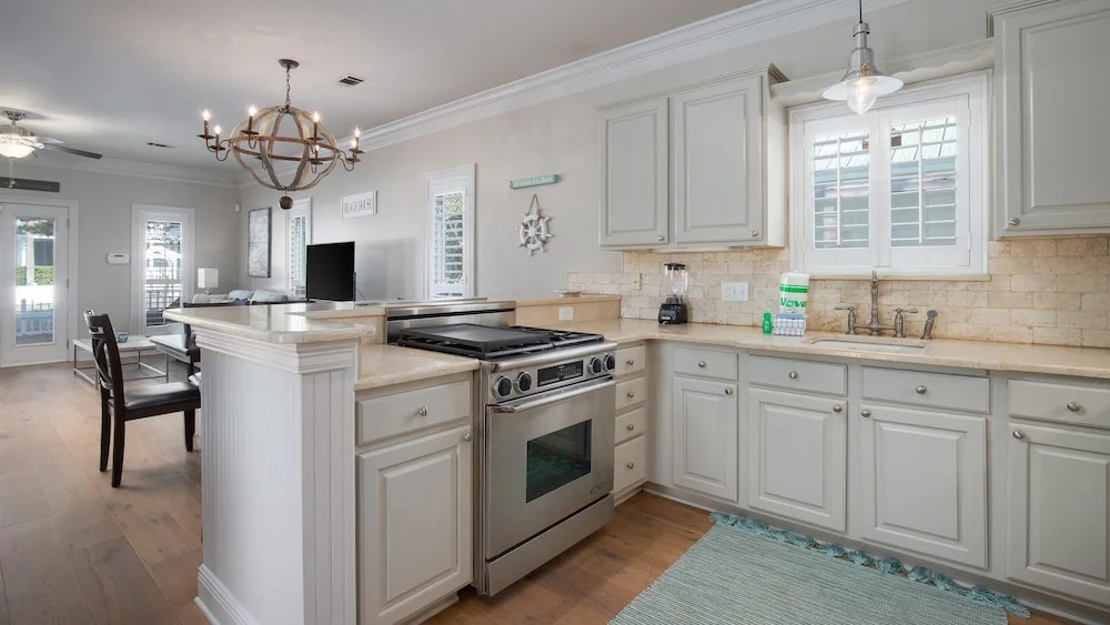 Sea Brees Crystal Shores
