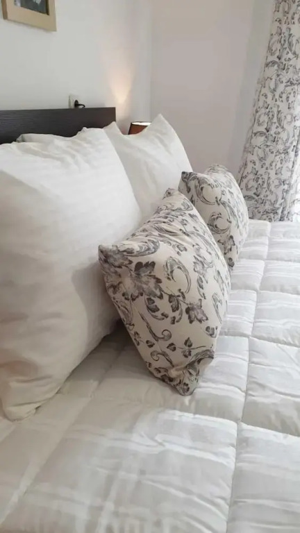 Lovely Flat Near Port! Few Min From City Center