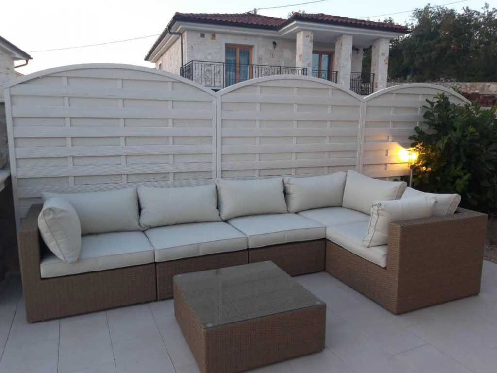 Lurda in Linardići with 4 bedrooms and 2 bathrooms