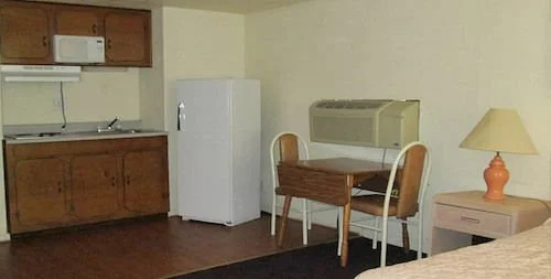 Topaz Inn & Suites