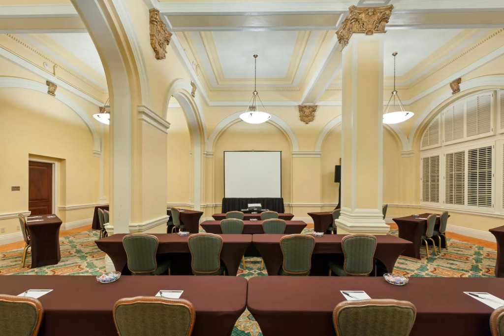 Grand Galvez Resort, Autograph Collection