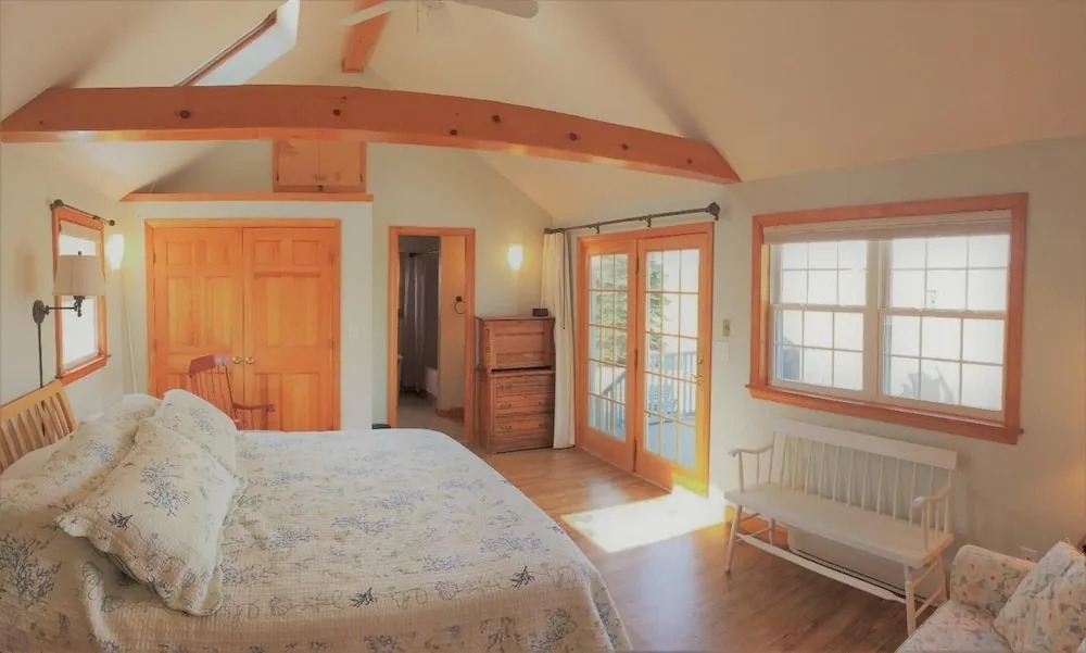 Moirai - W002 Relaxing Home With A Quiet View, Minutes Away From Moody Beach 3 Bedroom Home by Redawning