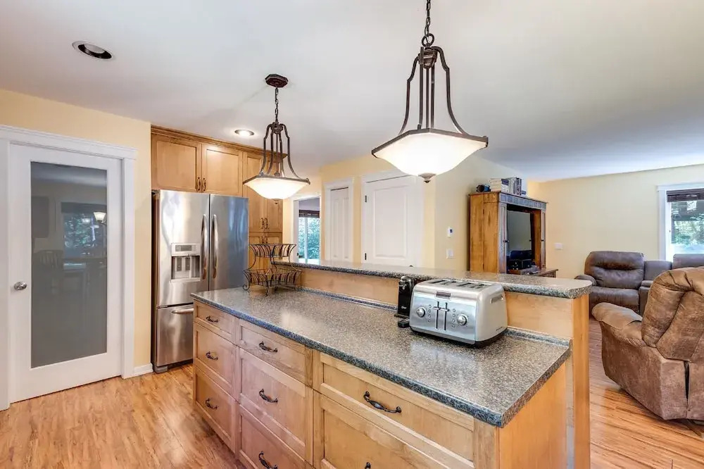 22MBR - Hot Tub - Wi-Fi - BBQ - Pets OK - Sleeps 8