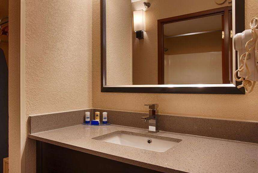 Days Inn by Wyndham Indiana Benjamin Franklin Highway