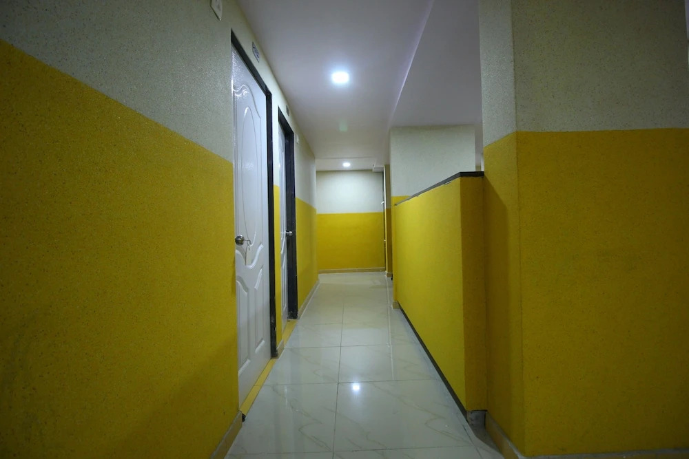 OYO 8692 Hotel Vibrant Regency