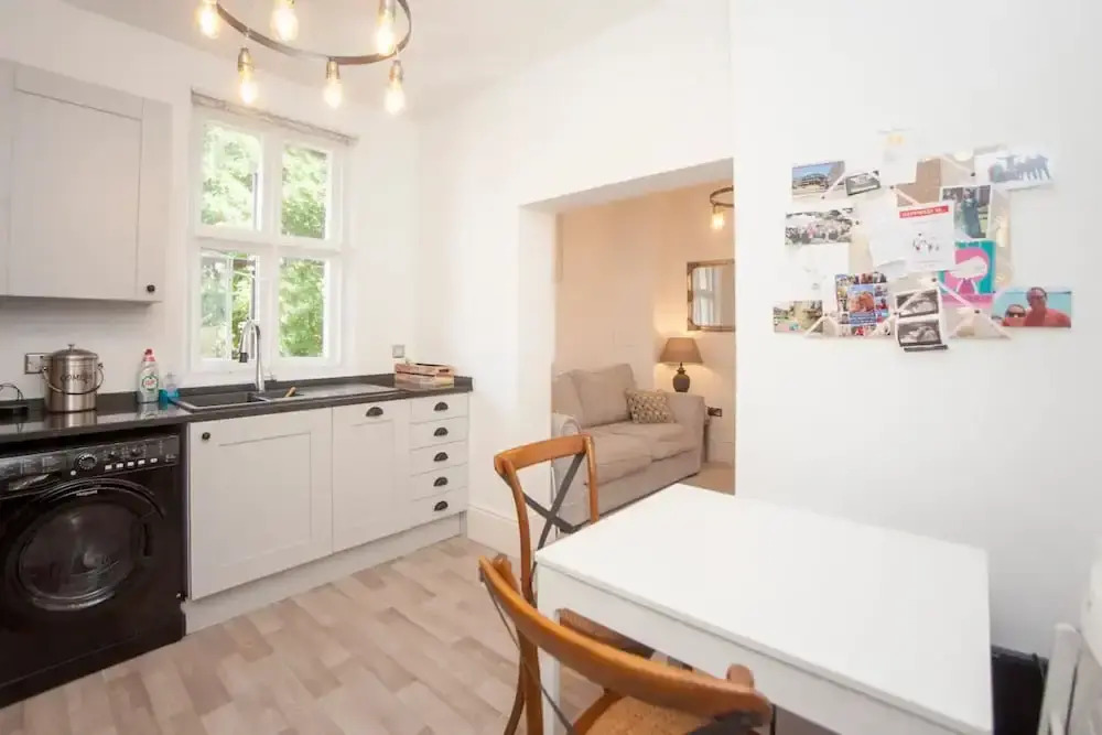 Elegant 1 Bedroom Flat With Period Features in Bristol