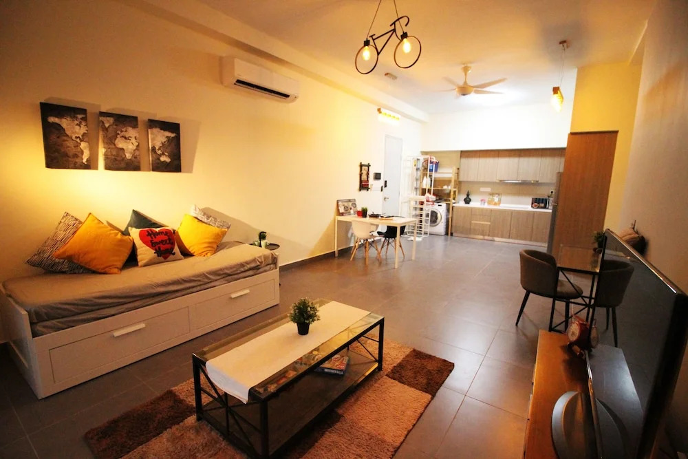 Sentrio Suites @ City Center by HnHCozy